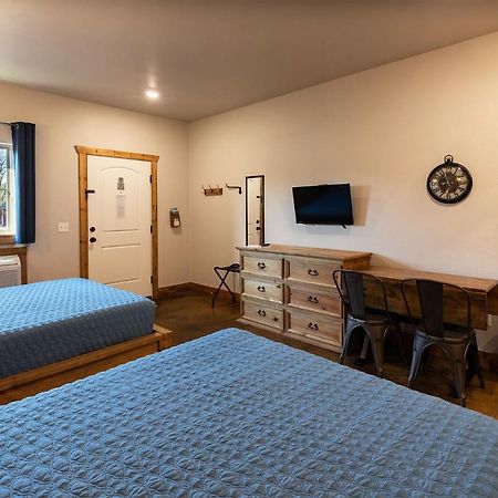 The Woods Lodging Kingston Bagian luar foto