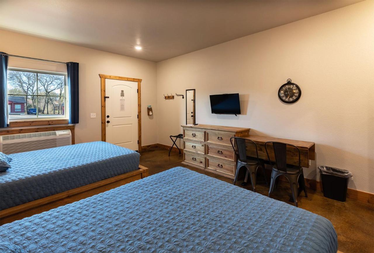 The Woods Lodging Kingston Bagian luar foto