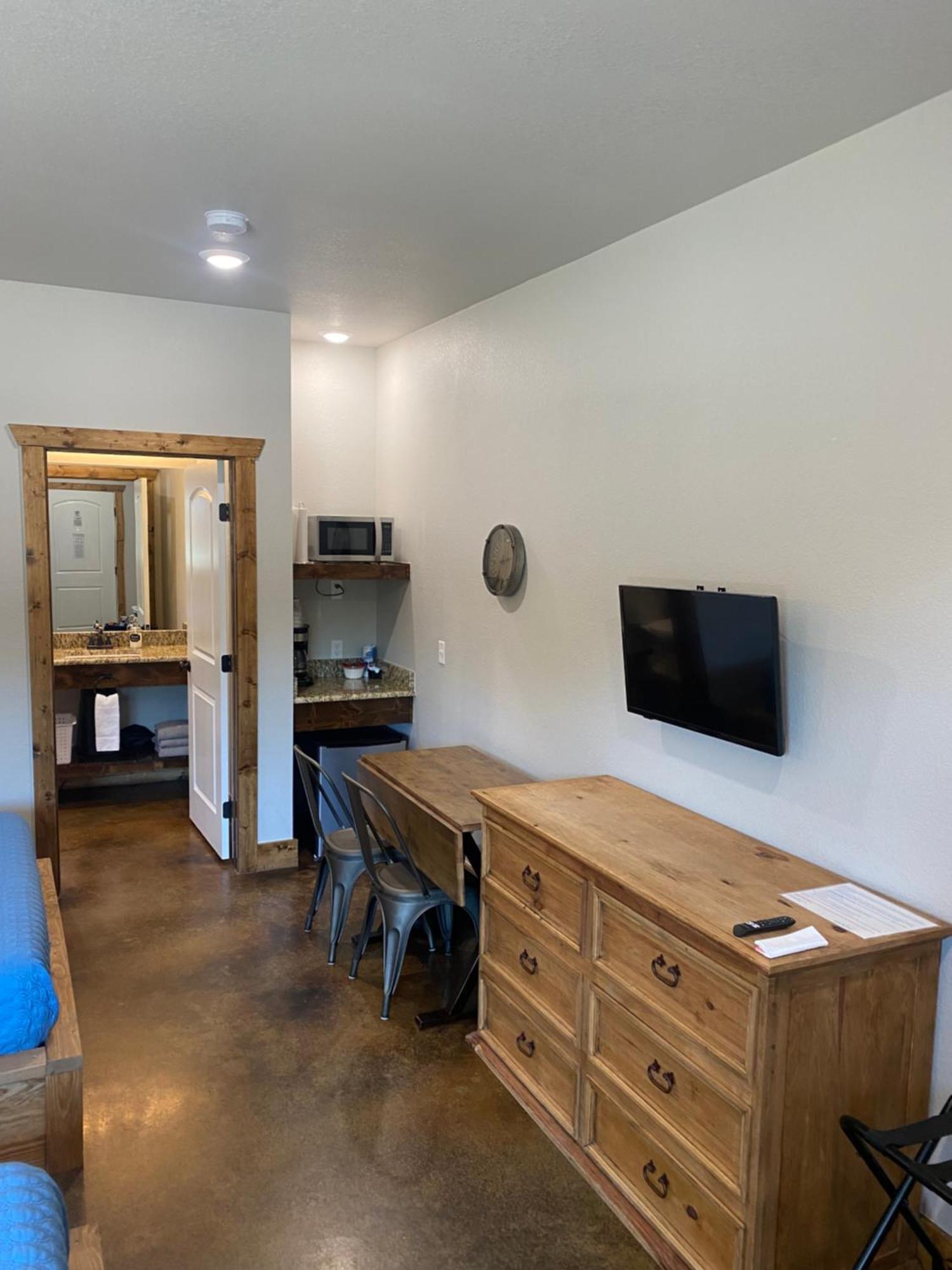 The Woods Lodging Kingston Ruang foto
